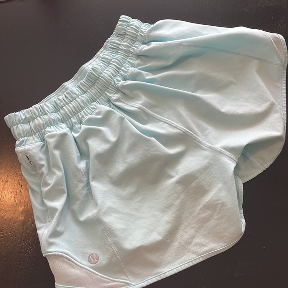 lululemon hotty hot size 2 Tall 4 in inseam - Picture 2 of 5